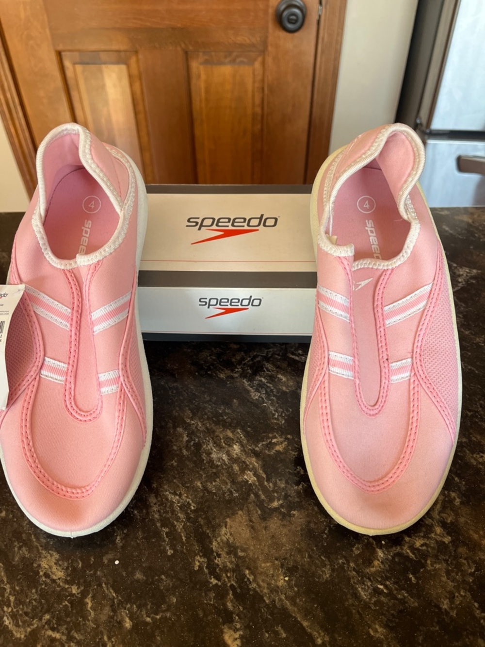 Speedo Kids NWT Pink Slip-On Water Shoes with White Accents - Picture 3 of 3